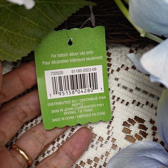 Ashland 22" Wreath Round Blue and Purple Hydrangea Flowers Twig Floral Accent - Picture 3 of 12